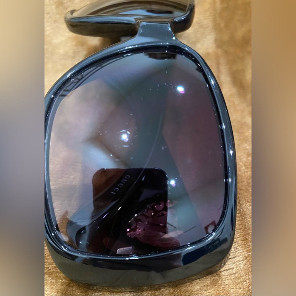 Gucci Black Sunglasses - Picture 12 of 15